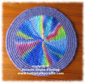 Peg Loom Circle with outside band (c)